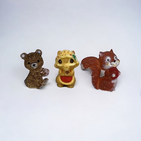 Sold! Vintage 1986 Hallmark Merry Miniature Christmas Chipmunk - plus 2 others - Picture 1 of 8